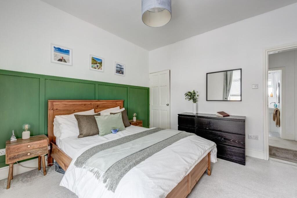 19PortseaRoad(Interior)-11.jpg