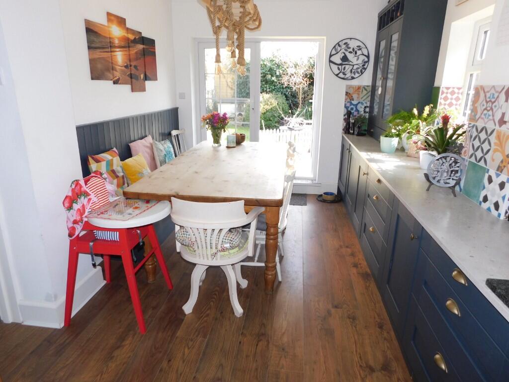 MAIN KITCHEN