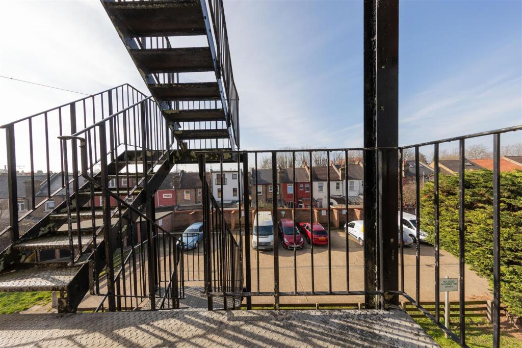 Bulwer Court Road E11