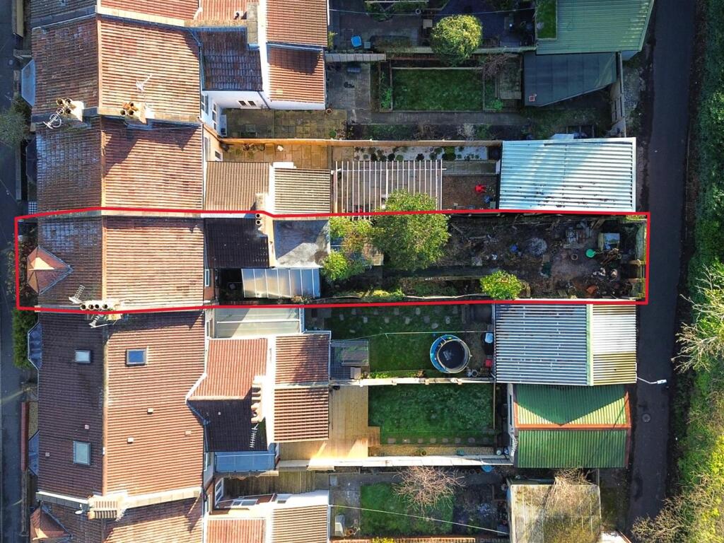 12 - Three bed mid-terraced house.JPG