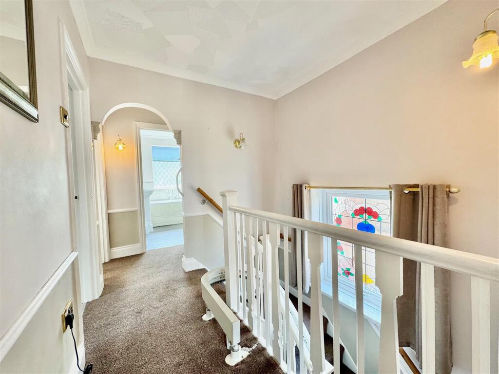 FIRST FLOOR LANDING