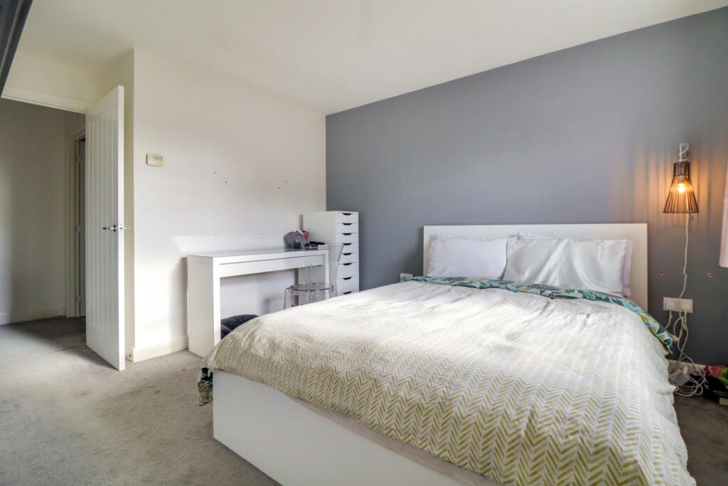 PGMAster-Bedroom-II-e