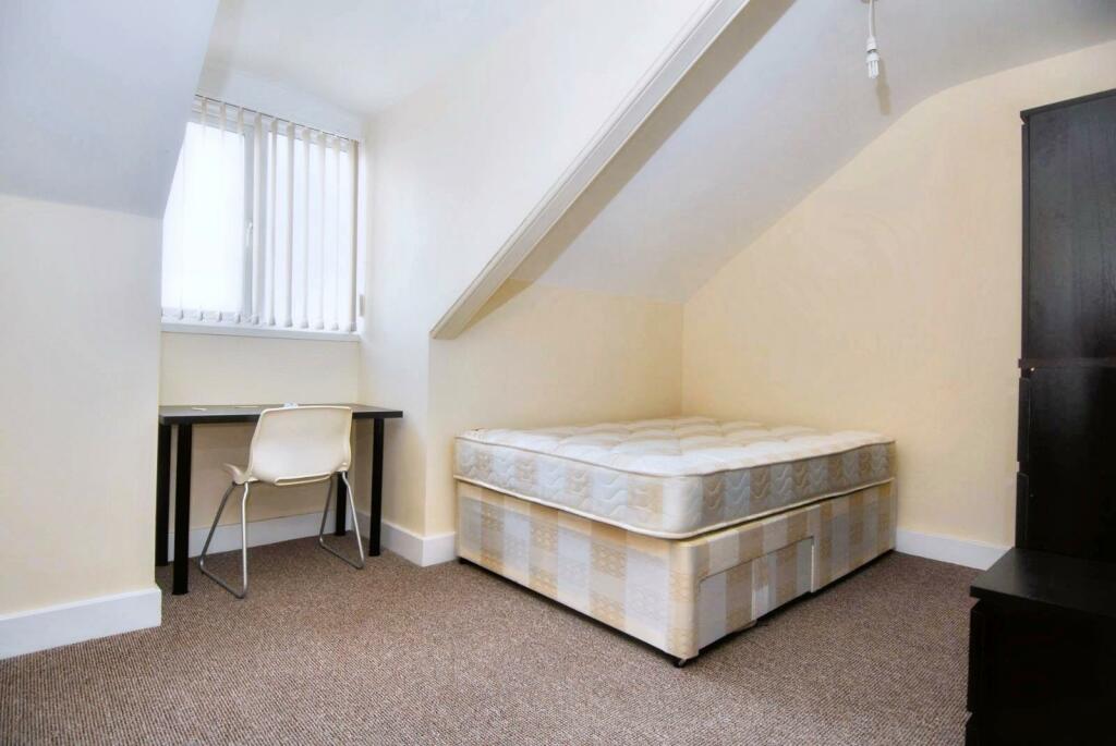 bedroom (10).jpeg