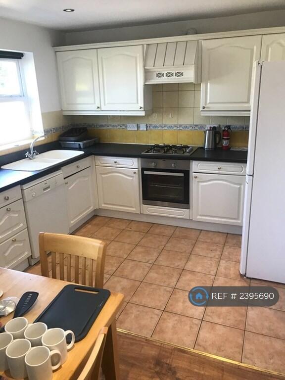 Dishwasher/Fridge Freezer, Microwave/Oven
