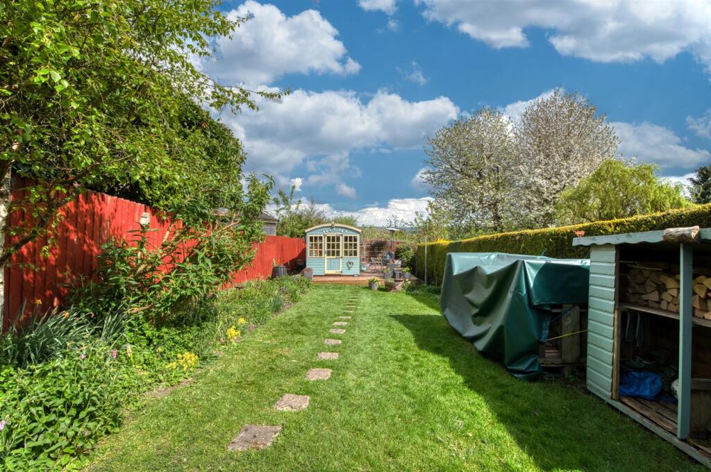 Rear Garden to summer house.jpg
