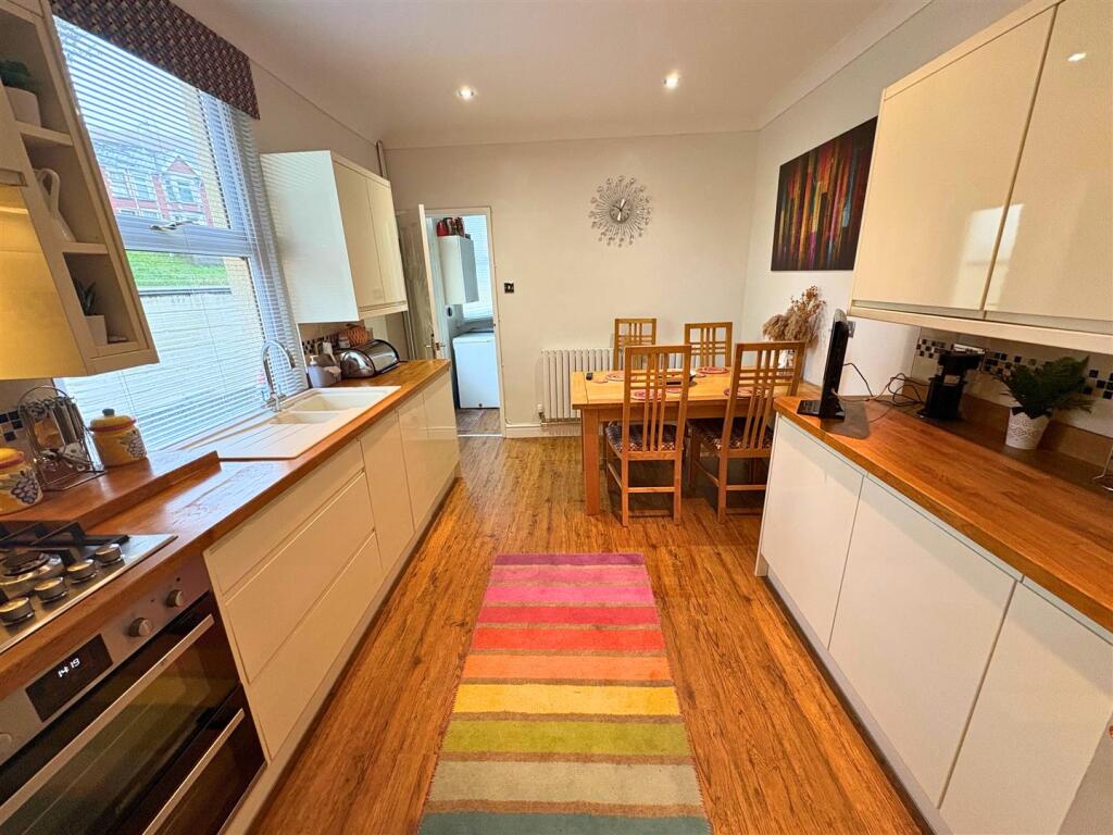 Kitchen b (edit).jpg