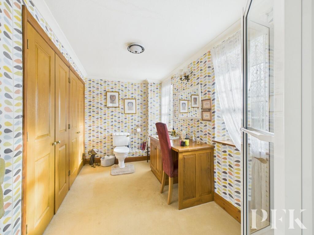 Bathroom (ground floor)