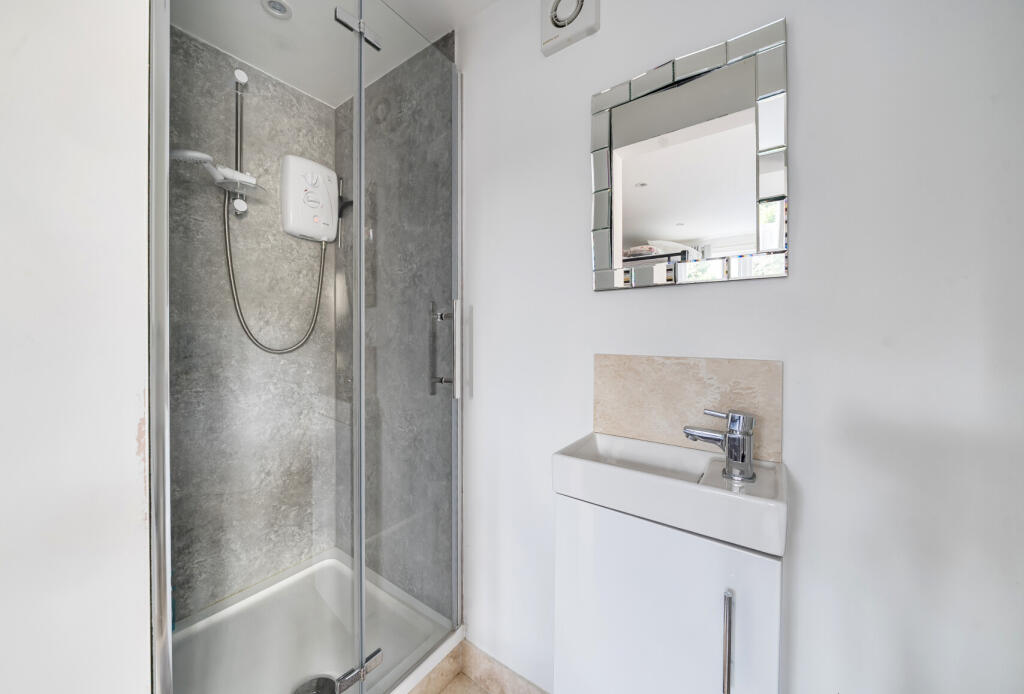 1373159-5-68ff507...