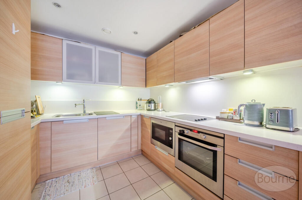 001df93e-5d72-4a9...