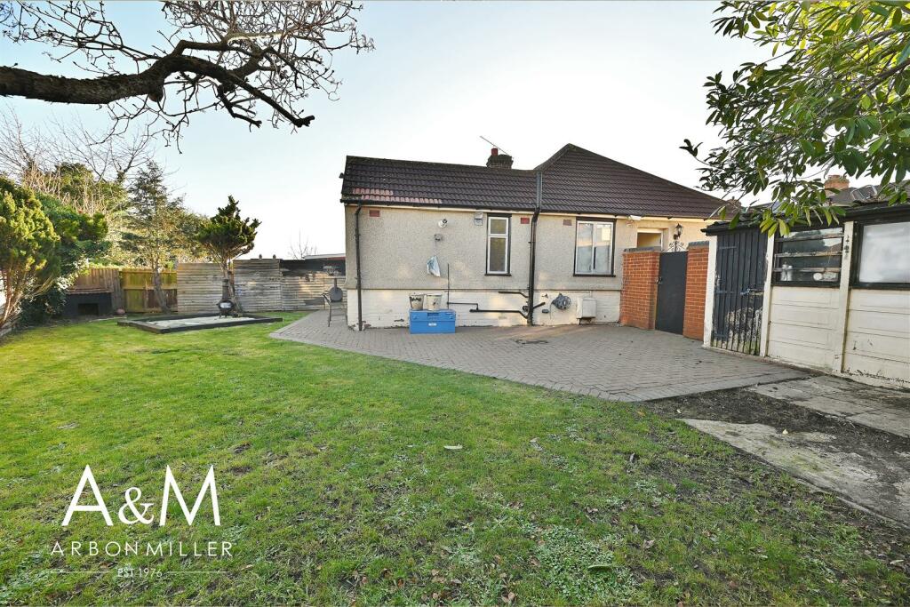 SIDE SECTION REAR GARDEN