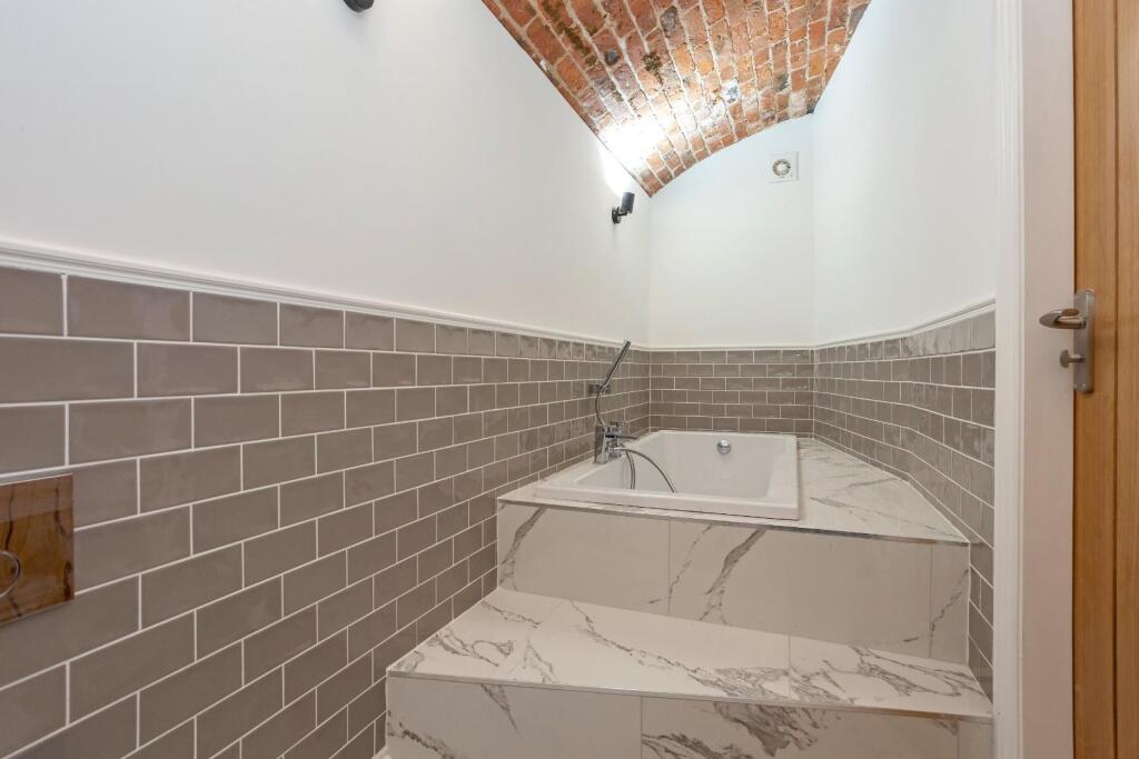 Apartment 1 302970 (19).jpg