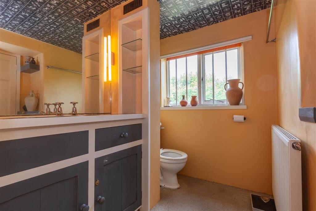 Shower Room.jpg