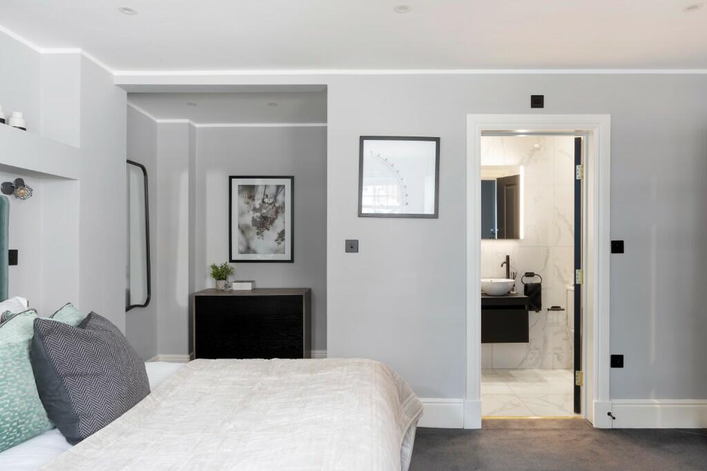 Principal bedroom