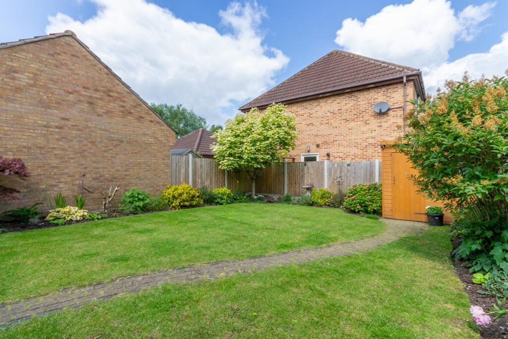 6 Realm Close Rear Garden