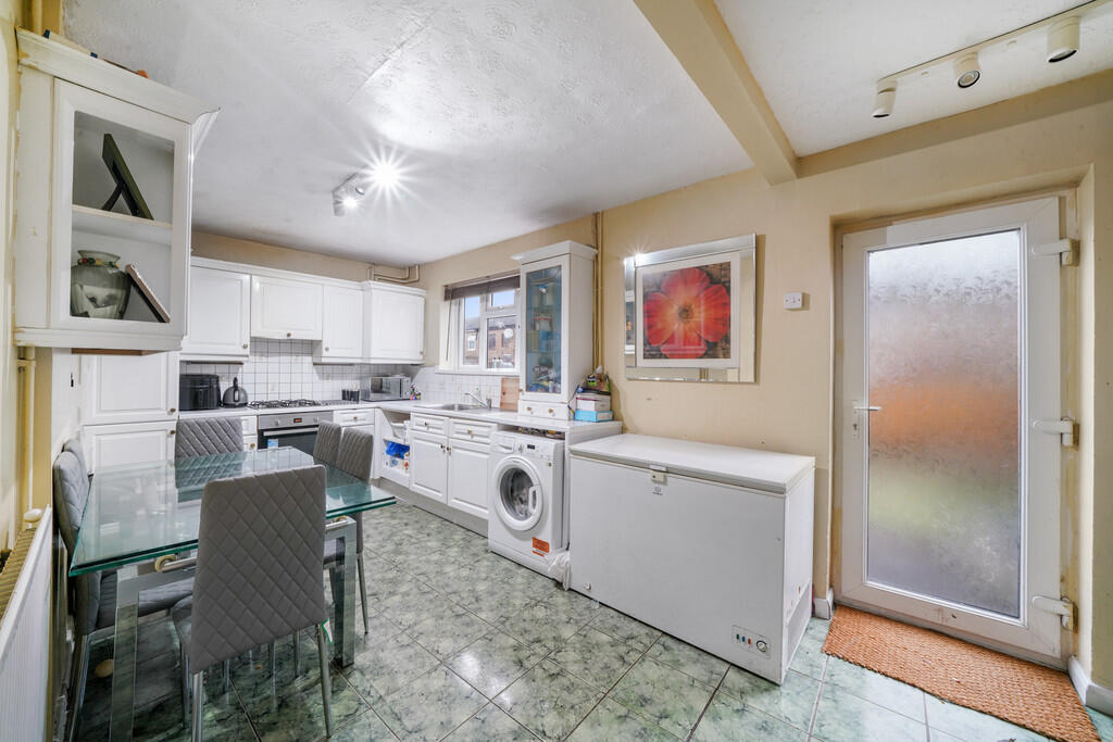 121 Meadfield - z...