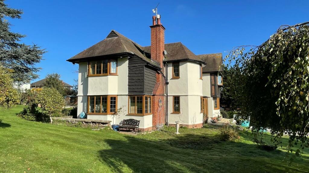 SIDE AND REAR GARDEN