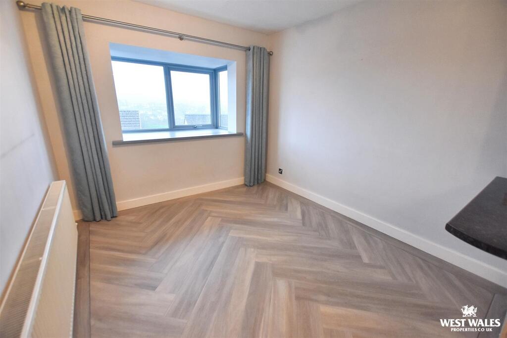 6 - 2025-11-16T204354.737.jpg