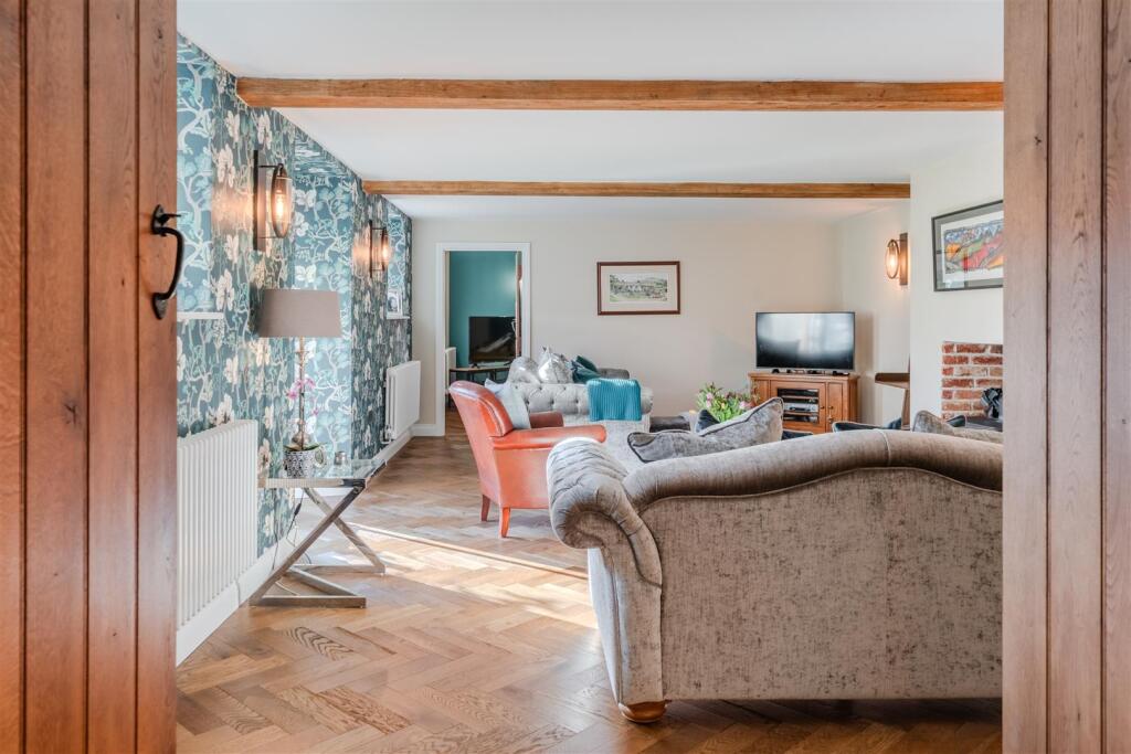 Living Room-4.jpg
