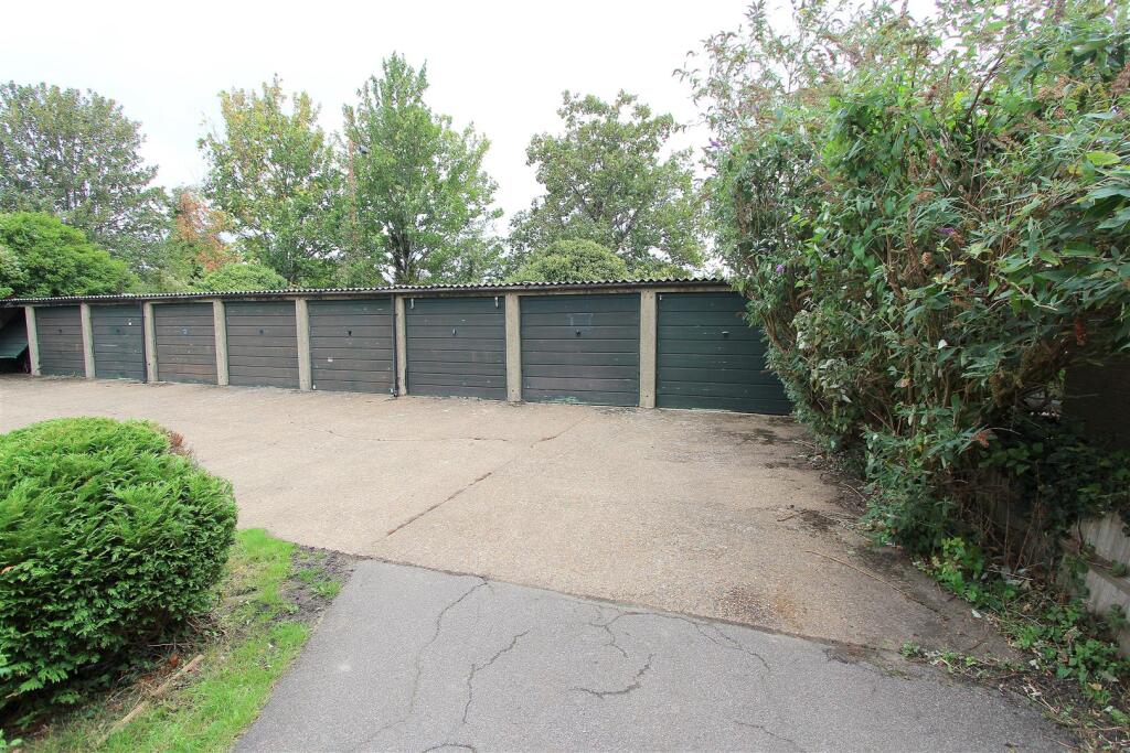 garage b.JPG