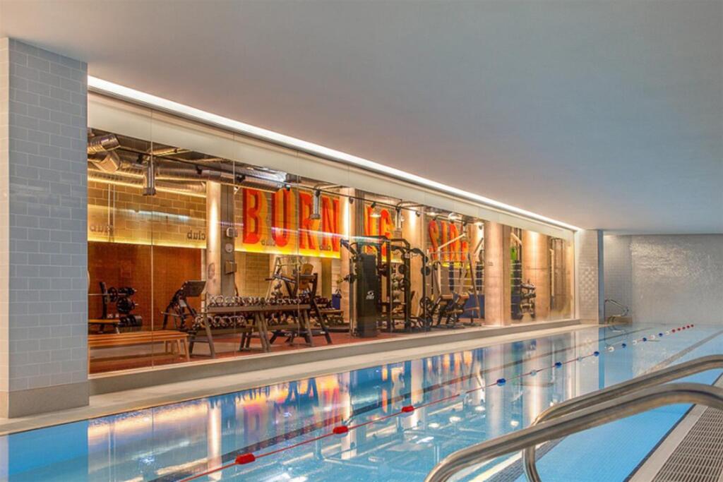 Pool.jpg