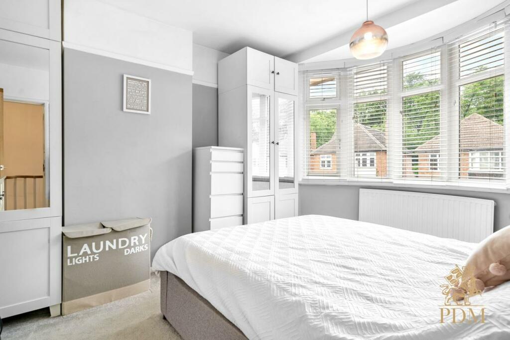 33 Russell Crescent Wollaton Nottingham NG8 2BQ