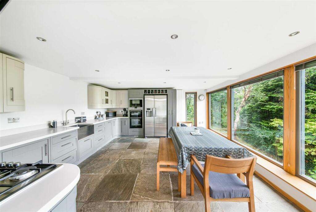 OPEN-PLAN DINING LIVING KITCHEN