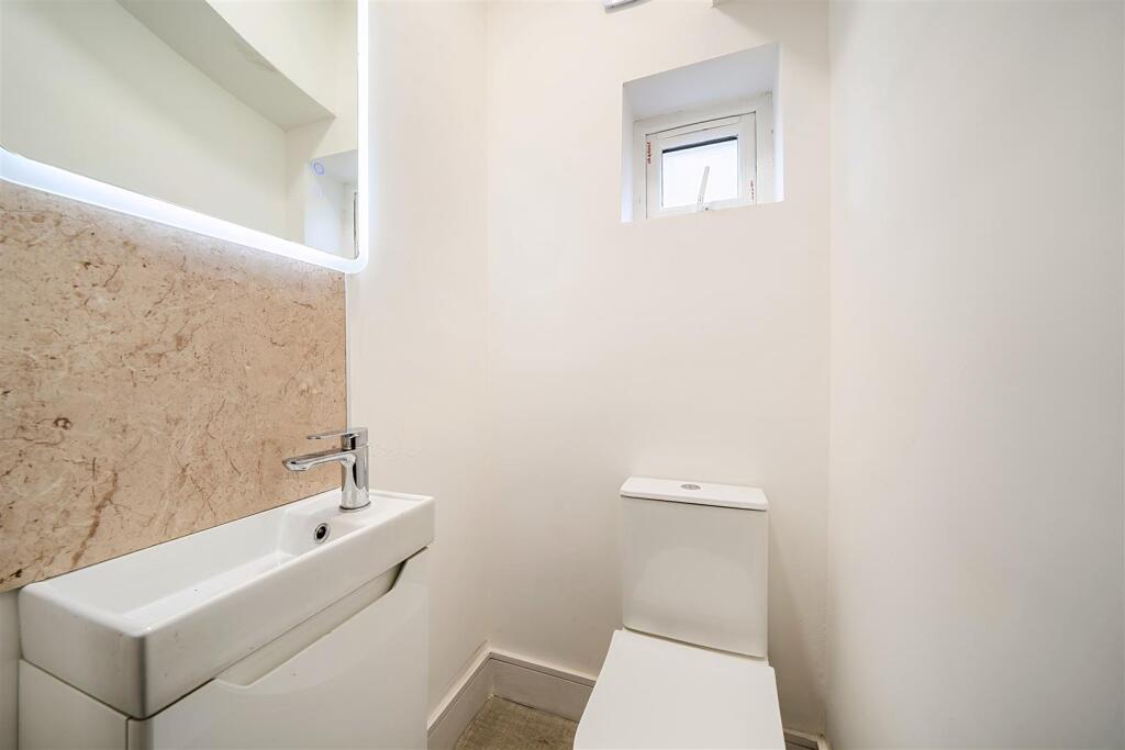 Guest Cloakroom.jpg