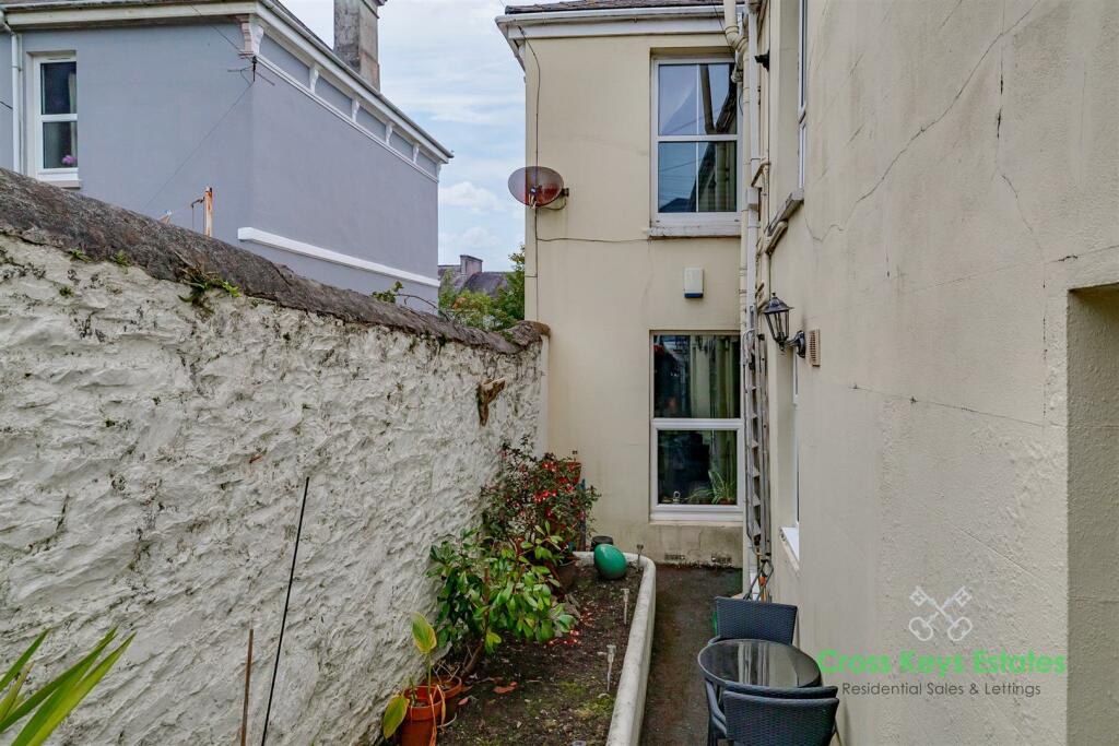 Gardens &amp; Driveway