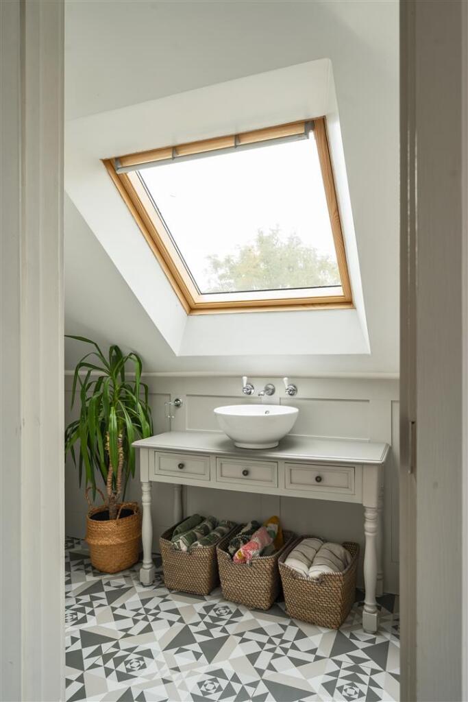 Russets Close E4