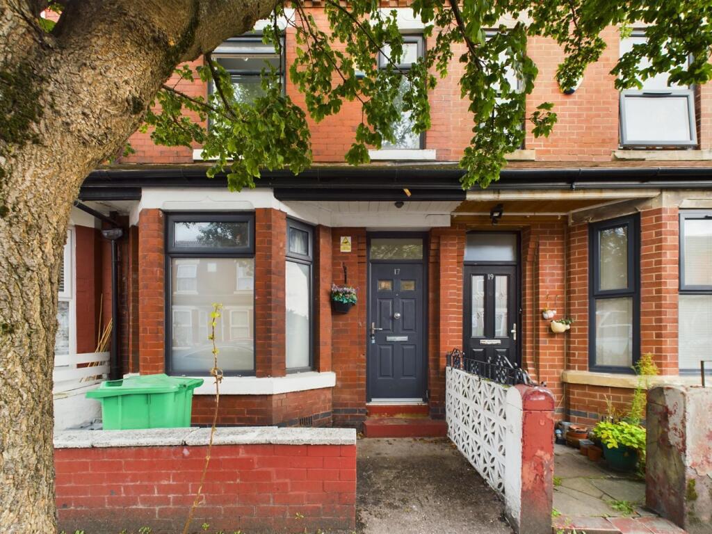 A charming and inviting exterior view of the pr...