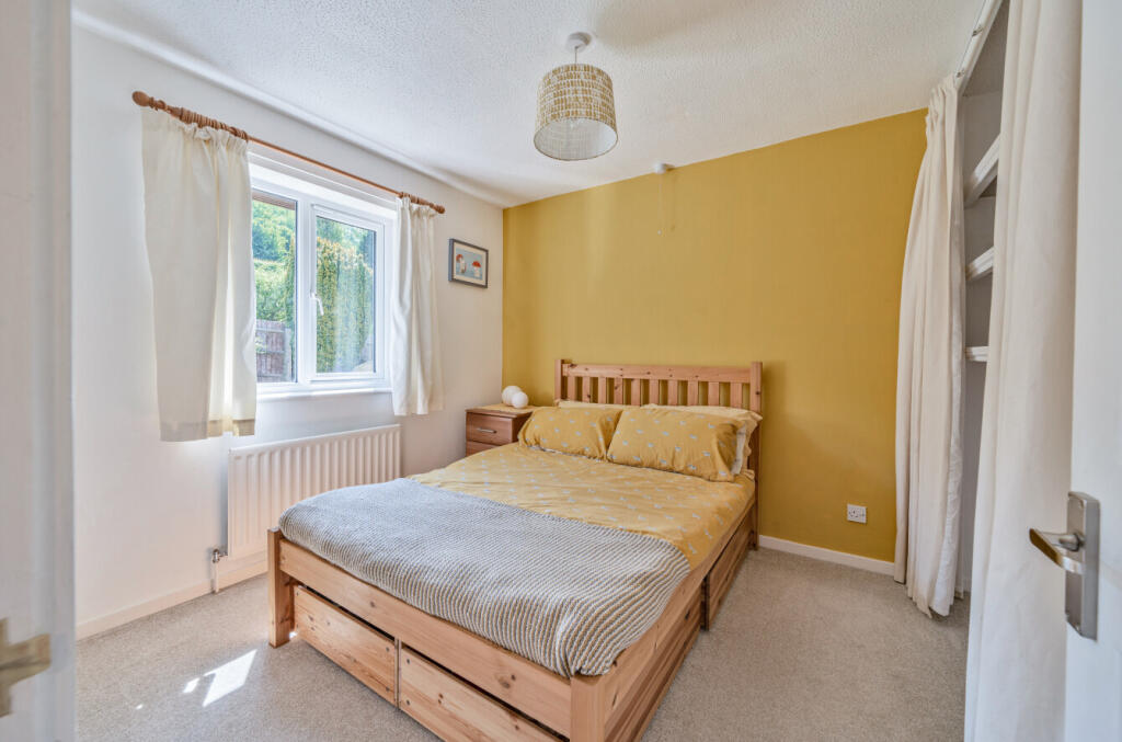 1297011-34-682eff...