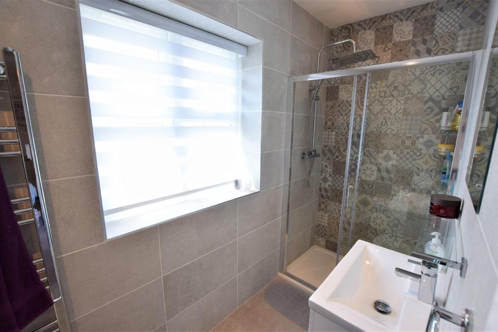 EN SUITE SHOWER ROOM