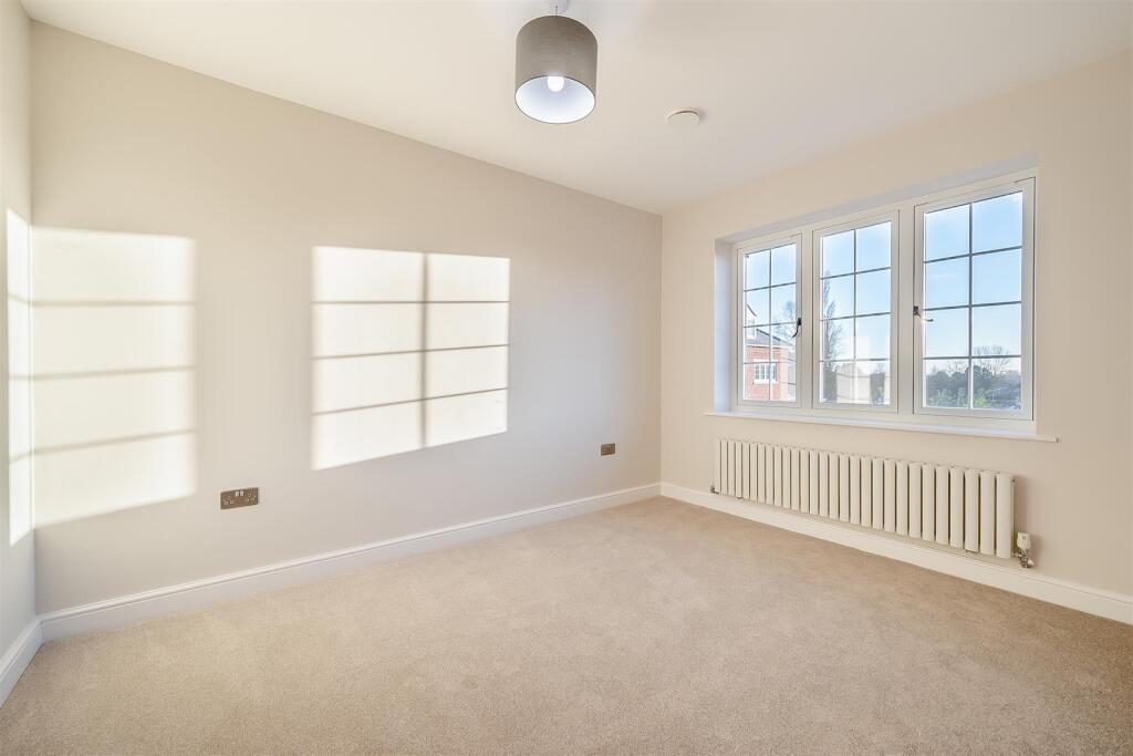8581130-interior01.jpg