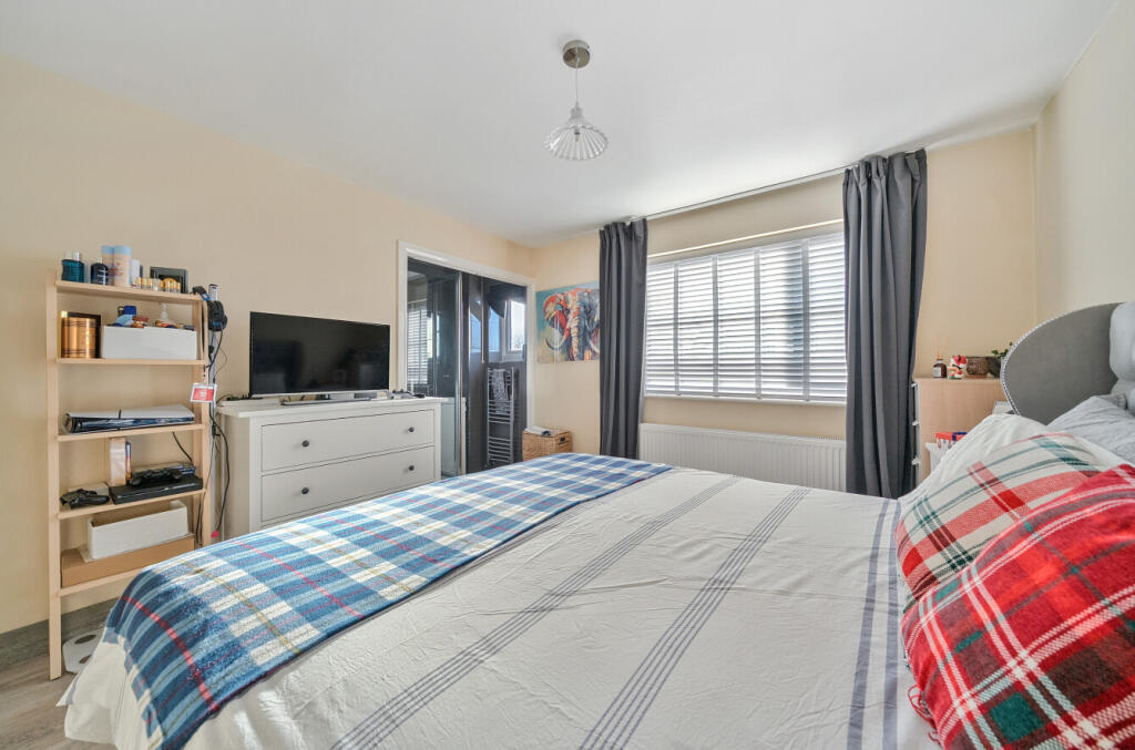 13890761669454d44b1848arw1