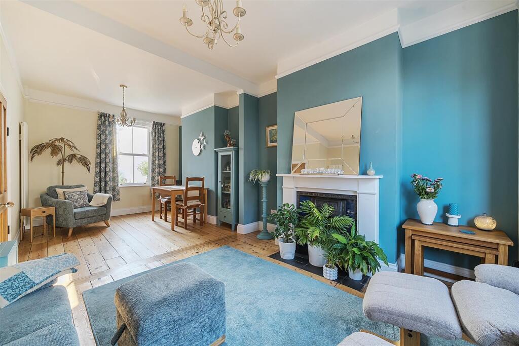 Sitting/Dining Room