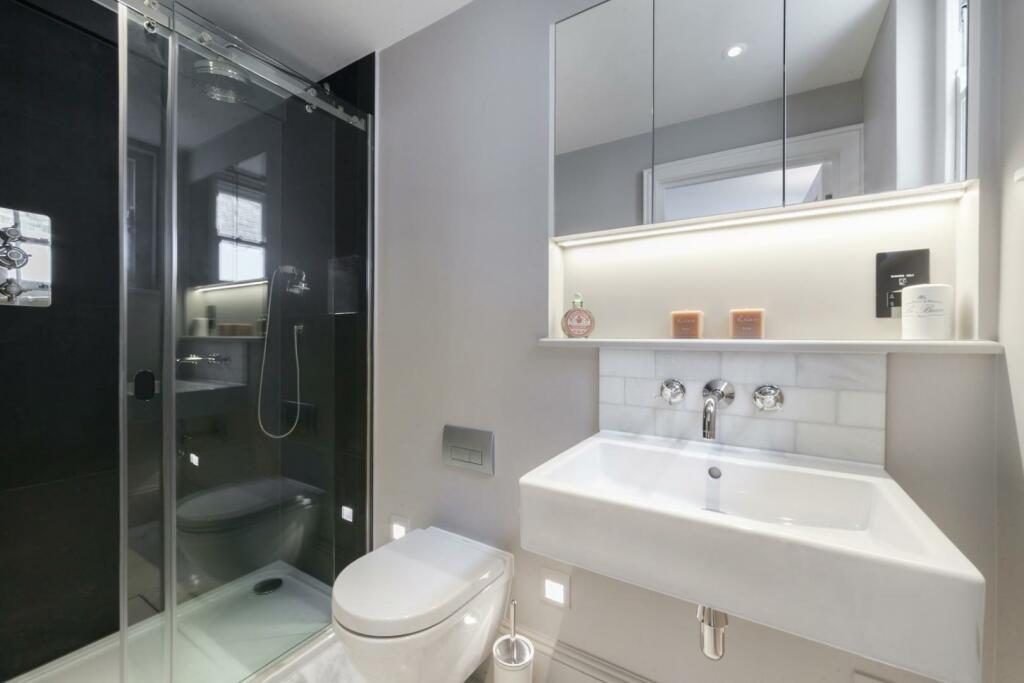bathroom (2).jpg