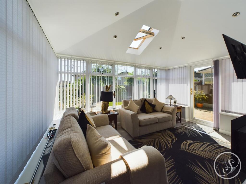 SUNROOM/SECOND SITTING AREA