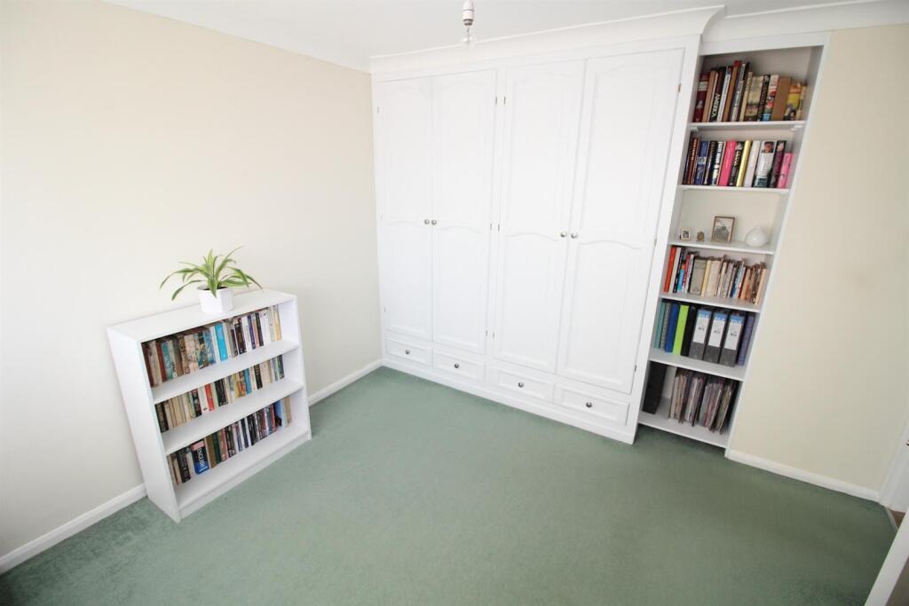 10 Kempston Way-Bed2.JPG