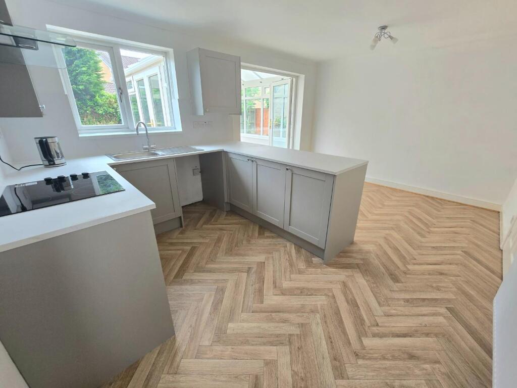 Kitchen / Dining area