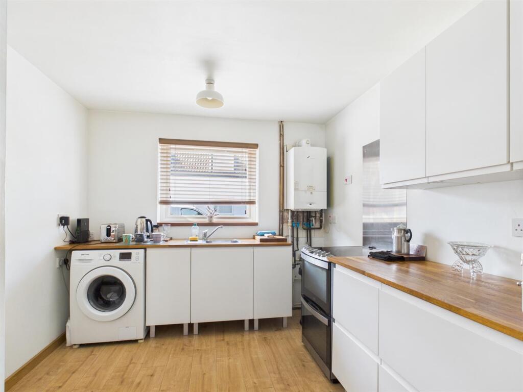 Kitchen 1.jpg