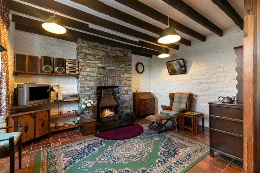 Cottage - Living Room