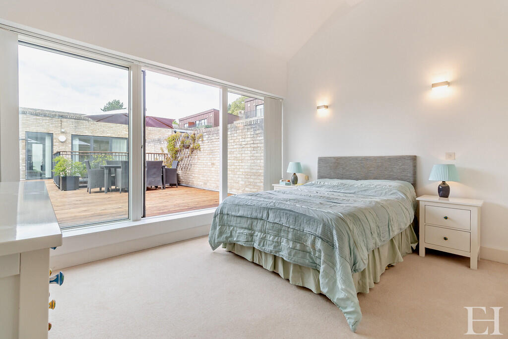 8646083-interiorW...