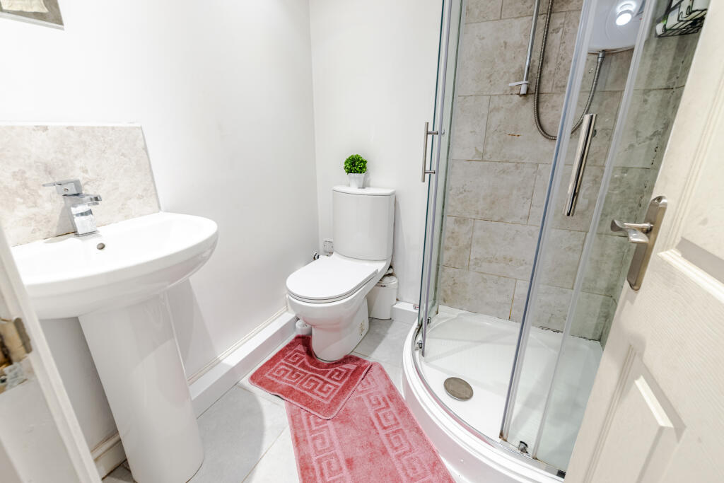 bedroom1ensuite