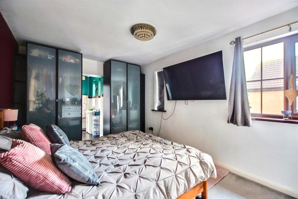 Bedroom 1_1.jpeg