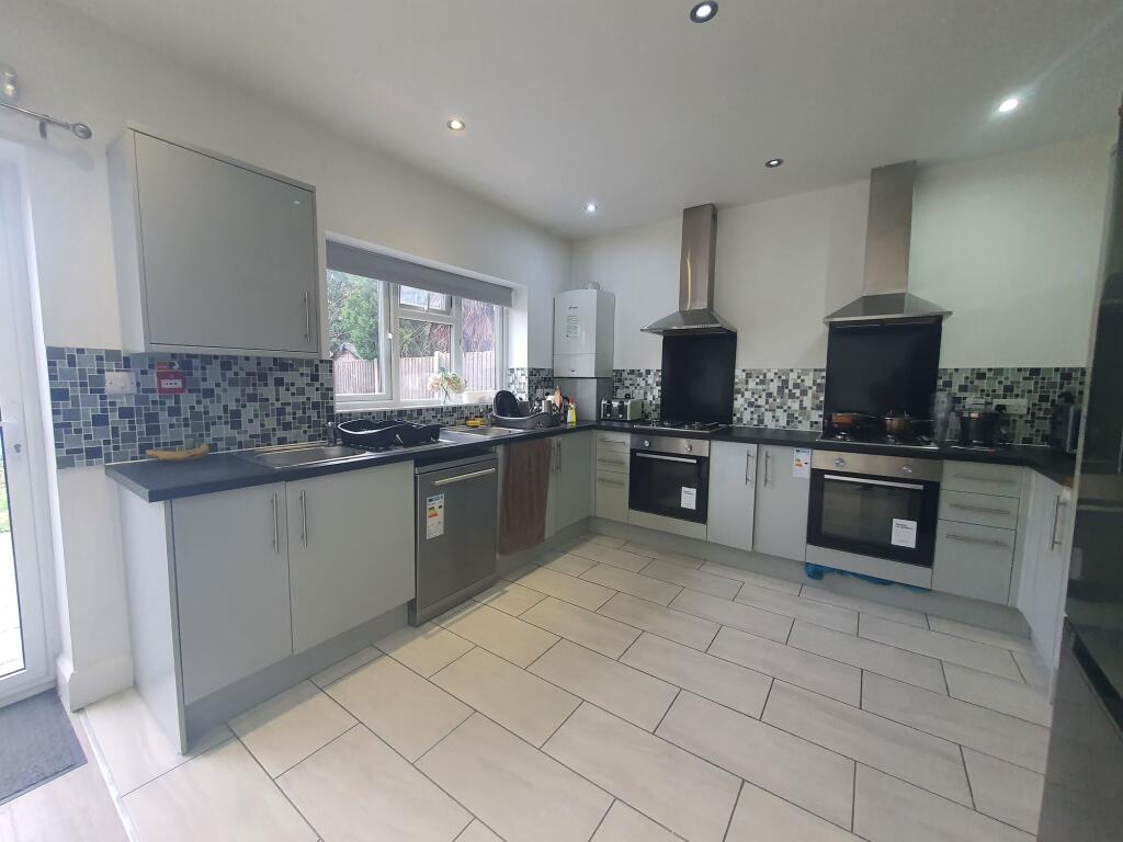 2 OVEN &amp; HOBS