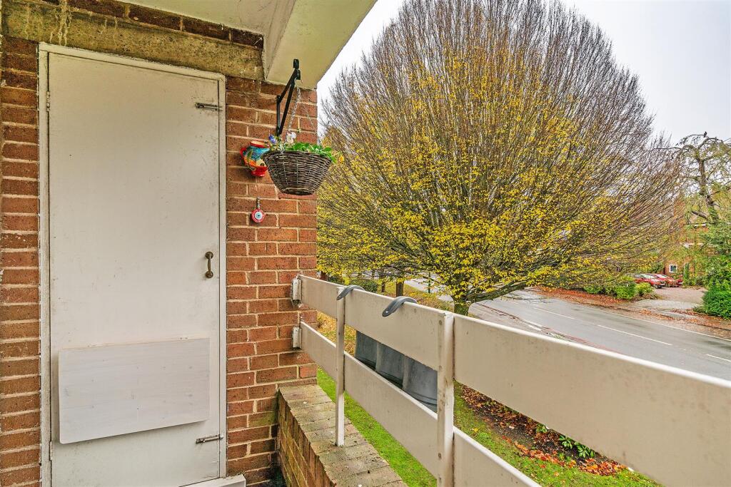 32 Croftleigh Gardens_10.jpg