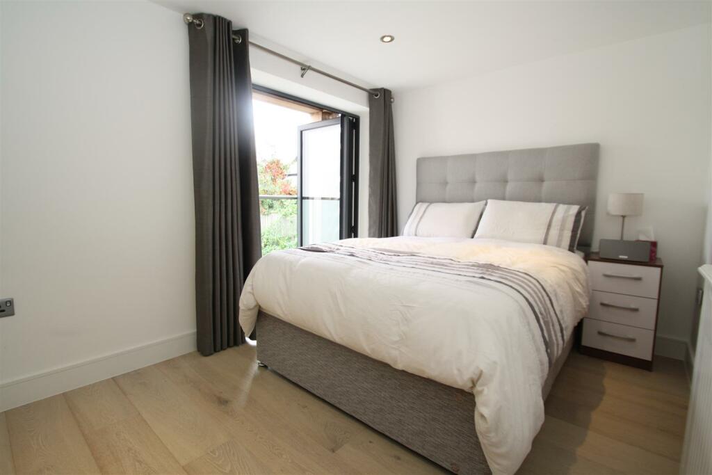 bed1..jpg