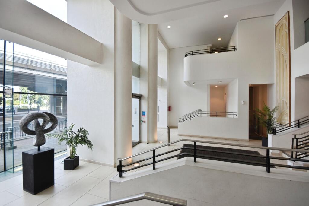pbox-living_room-344117.JPG