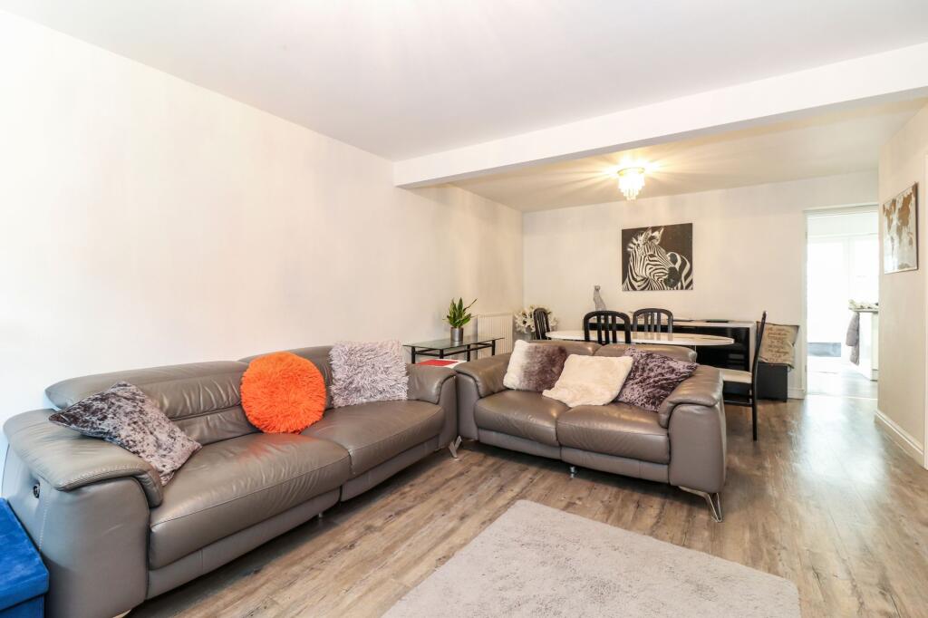Lounge-Dining Room