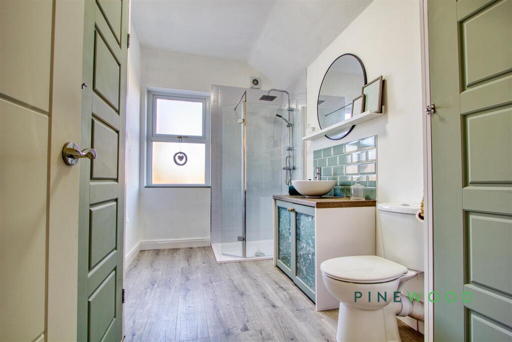 SHOWER ROOM